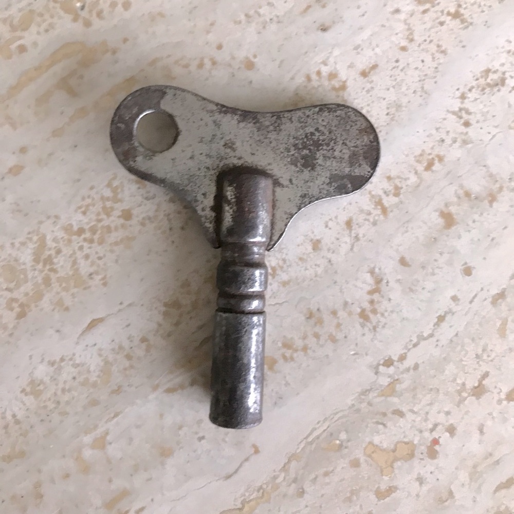 ANTIQUE METAL BUTTERFLY CLOCK KEY